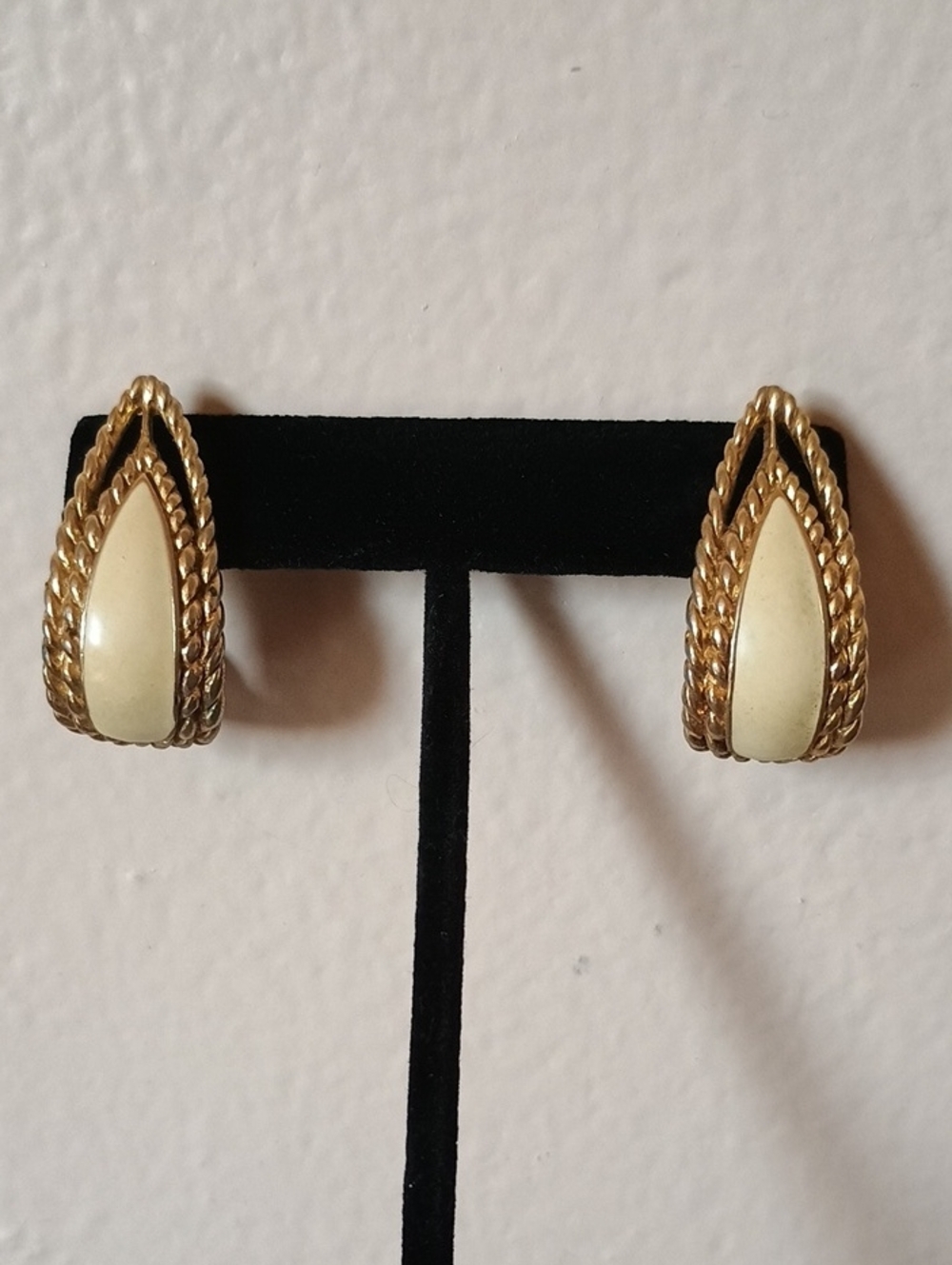 Trifari Double Rope Design With Cream Color Center For Pierced Ears Gold Toned